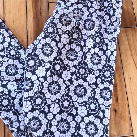 Lululemon twiggy floral leggings - Picture 2 of 6
